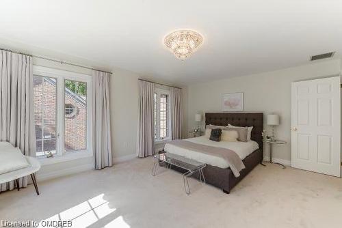 16 Ennisclare Drive W, Oakville, ON - Indoor Photo Showing Bedroom