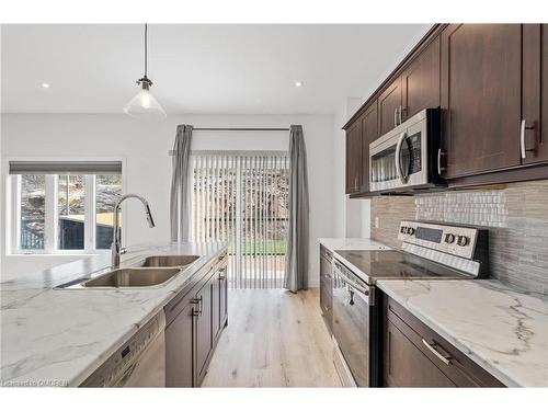 17 Cascade Lane Lane, Huntsville, ON - Indoor Photo Showing Kitchen With Double Sink With Upgraded Kitchen