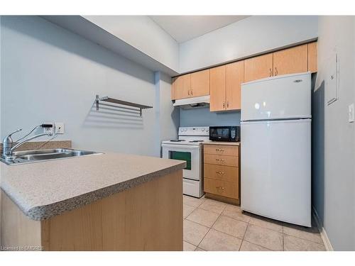 13-625 Shoreline Drive, Mississauga, ON - Indoor Photo Showing Kitchen With Double Sink