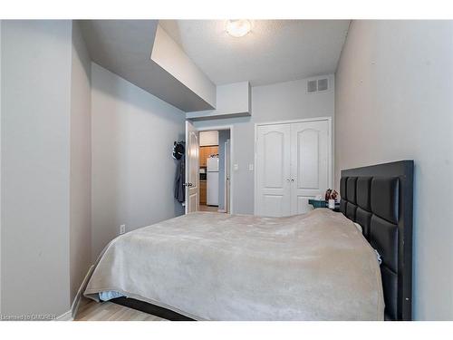 13-625 Shoreline Drive, Mississauga, ON - Indoor Photo Showing Bedroom