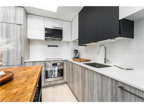461-2481 Taunton Road, Oakville, ON - Indoor Photo Showing Kitchen With Upgraded Kitchen