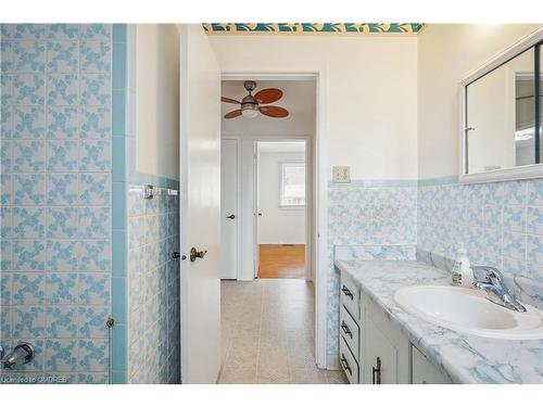 7 Capilano Drive, Hamilton, ON - Indoor Photo Showing Bathroom