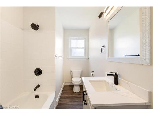 136 Jacobson Avenue, St. Catharines, ON - Indoor Photo Showing Bathroom