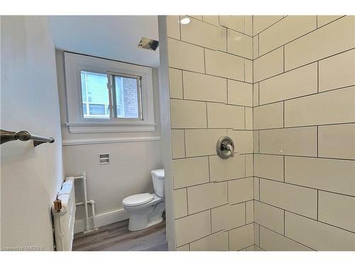 4-8 Tisdale Street S, Hamilton, ON - Indoor Photo Showing Bathroom
