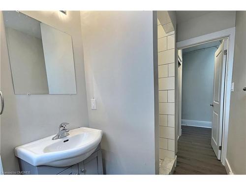 4-8 Tisdale Street S, Hamilton, ON - Indoor Photo Showing Bathroom