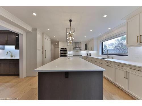 3400 Lakeshore Road, Burlington, ON - Indoor Photo Showing Kitchen With Upgraded Kitchen