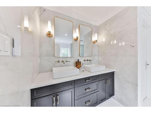 3400 Lakeshore Road, Burlington, ON - Indoor Photo Showing Bathroom