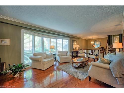 153 Wolfdale Avenue, Oakville, ON - Indoor Photo Showing Living Room