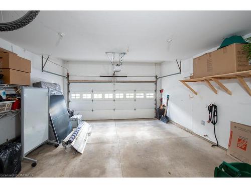 17-88 Lakeport Road, St. Catharines, ON - Indoor Photo Showing Garage