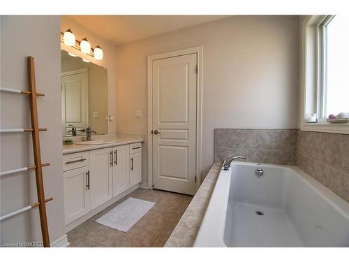 27 Spruce Crescent, Welland, ON - Indoor Photo Showing Bathroom