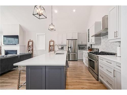 172 Courtland Street, The Blue Mountains, ON - Indoor Photo Showing Kitchen With Upgraded Kitchen