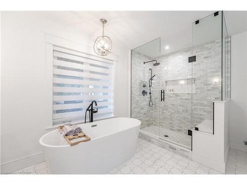 2560 2Nd Side Road, Burlington, ON - Indoor Photo Showing Bathroom