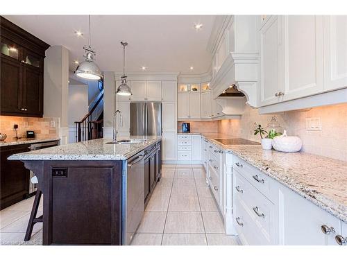 279 Kincardine Terrace, Milton, ON - Indoor Photo Showing Kitchen With Upgraded Kitchen