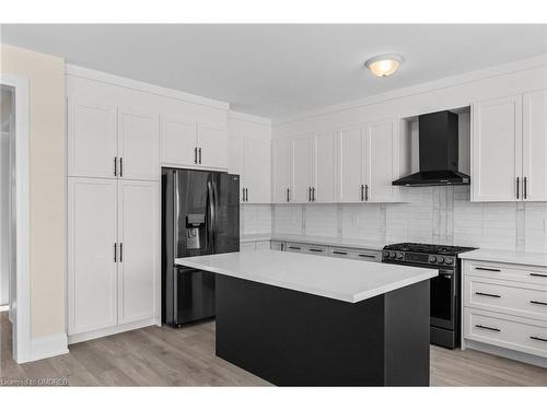 28 Thompson Way, Springwater, ON - Indoor Photo Showing Kitchen With Upgraded Kitchen