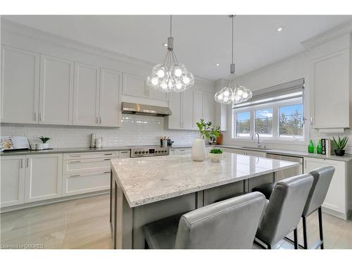19 Painted Pony Trail, Kleinburg, ON - Indoor Photo Showing Kitchen With Upgraded Kitchen