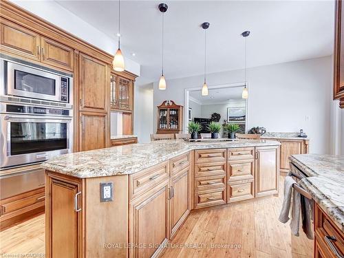 16 Forest Ridge, Limehouse, ON - Indoor Photo Showing Kitchen With Upgraded Kitchen