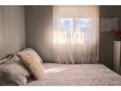 31.5 Thorold Road, Welland, ON - Indoor Photo Showing Bedroom