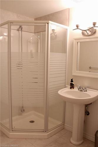 31.5 Thorold Road, Welland, ON - Indoor Photo Showing Bathroom