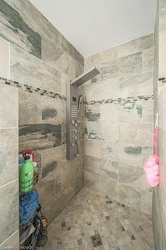22 Falconridge Drive, Hamilton, ON - Indoor Photo Showing Bathroom