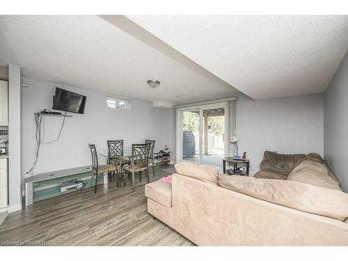 22 Falconridge Drive, Hamilton, ON - Indoor Photo Showing Living Room