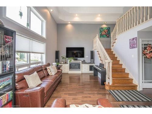 22 Falconridge Drive, Hamilton, ON - Indoor Photo Showing Living Room