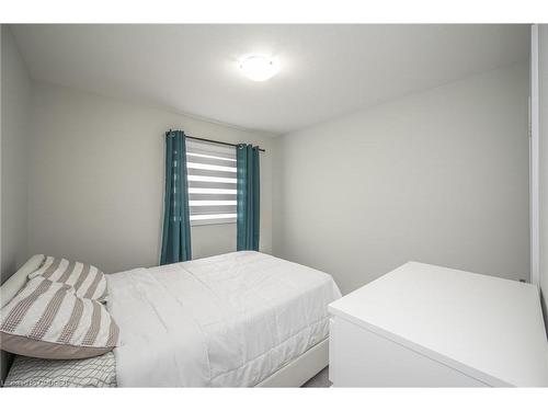 53-520 Grey Street, Brantford, ON - Indoor Photo Showing Bedroom