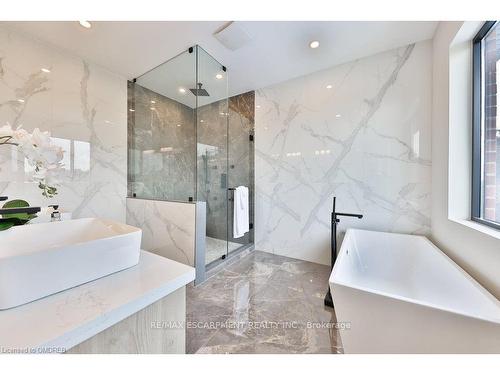 1459 Petrie Way, Mississauga, ON - Indoor Photo Showing Bathroom