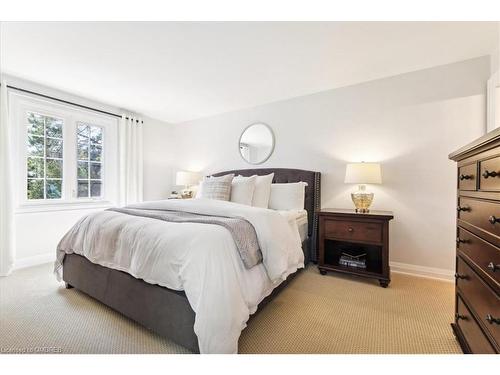 2072 Chippewa Trail, Mississauga, ON - Indoor Photo Showing Bedroom
