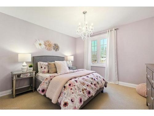 2072 Chippewa Trail, Mississauga, ON - Indoor Photo Showing Bedroom