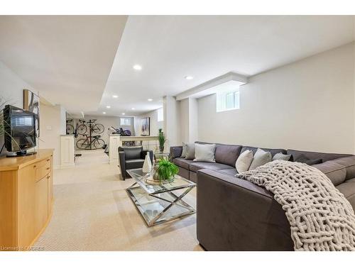2072 Chippewa Trail, Mississauga, ON - Indoor Photo Showing Living Room