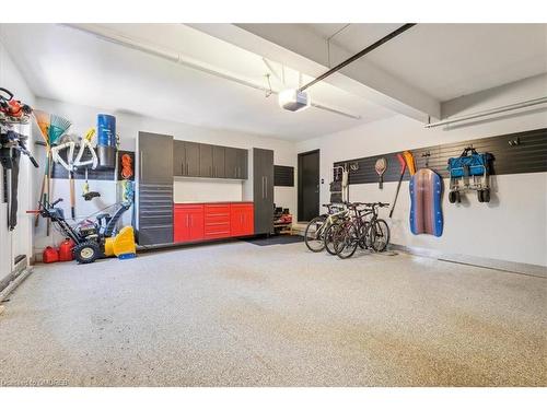 2072 Chippewa Trail, Mississauga, ON - Indoor Photo Showing Garage