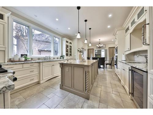 1391 Meadow Green Court, Mississauga, ON - Indoor Photo Showing Kitchen With Upgraded Kitchen