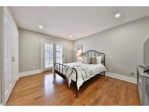 1391 Meadow Green Court, Mississauga, ON - Indoor Photo Showing Bedroom