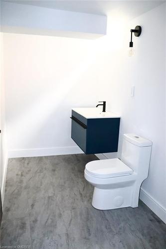 Bsmt-50 Torrington Crescent, London, ON - Indoor Photo Showing Bathroom