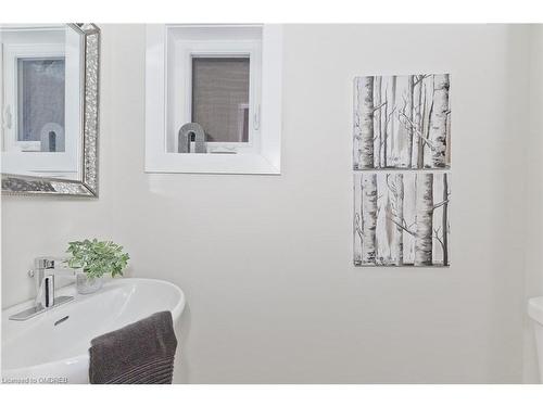 137 Lottridge Street, Hamilton, ON - Indoor Photo Showing Bathroom