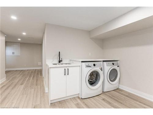 46 Onslow Court, Oakville, ON - Indoor Photo Showing Laundry Room