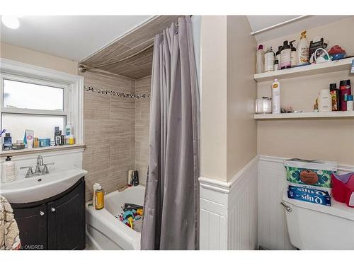 706 Highway 6, Hamilton, ON - Indoor Photo Showing Bathroom