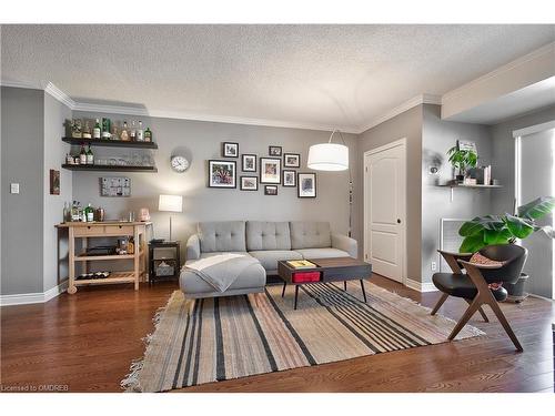 304-151 Robinson Street, Oakville, ON - Indoor Photo Showing Living Room