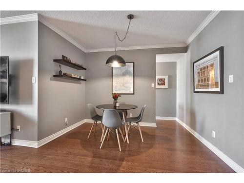 304-151 Robinson Street, Oakville, ON - Indoor Photo Showing Dining Room