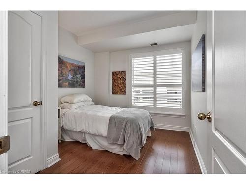 304-151 Robinson Street, Oakville, ON - Indoor Photo Showing Bedroom