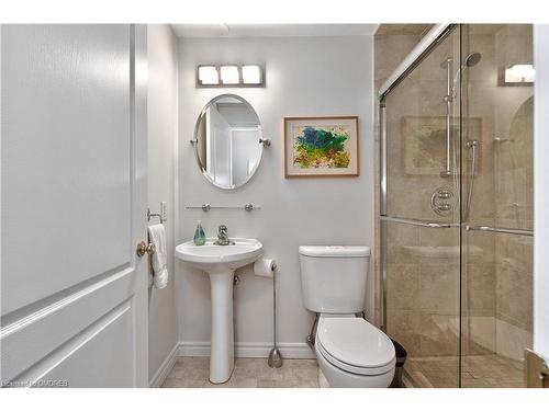 304-151 Robinson Street, Oakville, ON - Indoor Photo Showing Bathroom