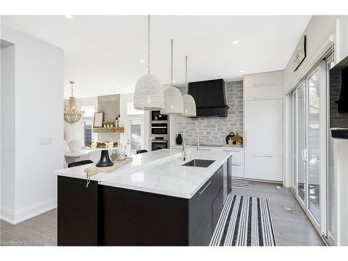 103 Victoria Street, Milton, ON - Indoor Photo Showing Kitchen With Upgraded Kitchen