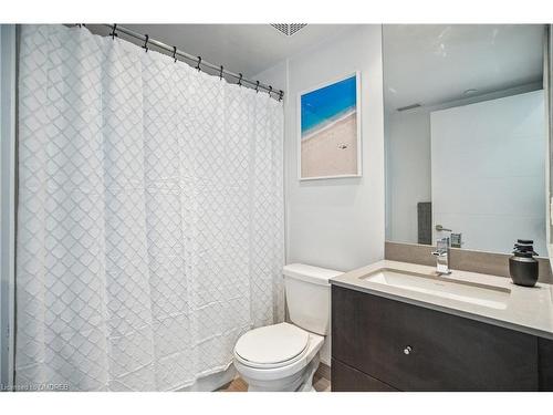 803-525 Adelaide Street W, Toronto, ON - Indoor Photo Showing Bathroom