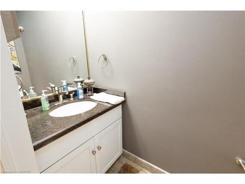 493 Dewitt Road, Stoney Creek, ON - Indoor Photo Showing Bathroom