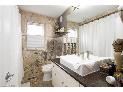 493 Dewitt Road, Stoney Creek, ON - Indoor Photo Showing Bathroom