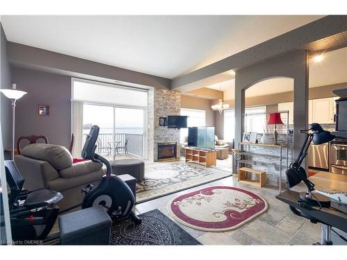 493 Dewitt Road, Stoney Creek, ON - Indoor Photo Showing Living Room With Fireplace