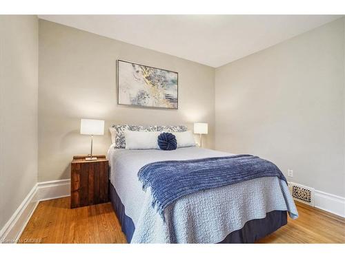 95 Scott Street, Kitchener, ON - Indoor Photo Showing Bedroom