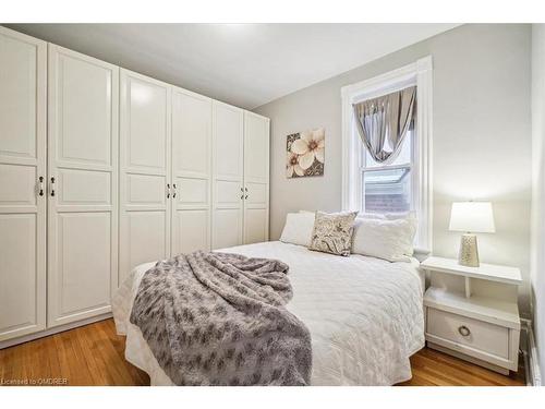 95 Scott Street, Kitchener, ON - Indoor Photo Showing Bedroom