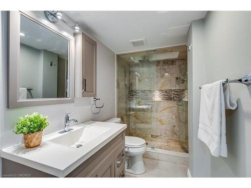 1216 Holton Heights Drive, Oakville, ON - Indoor Photo Showing Bathroom