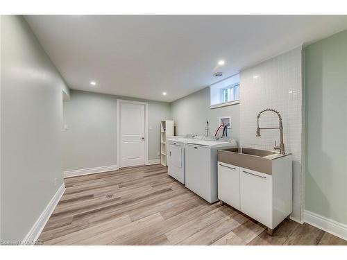 1216 Holton Heights Drive, Oakville, ON - Indoor Photo Showing Laundry Room